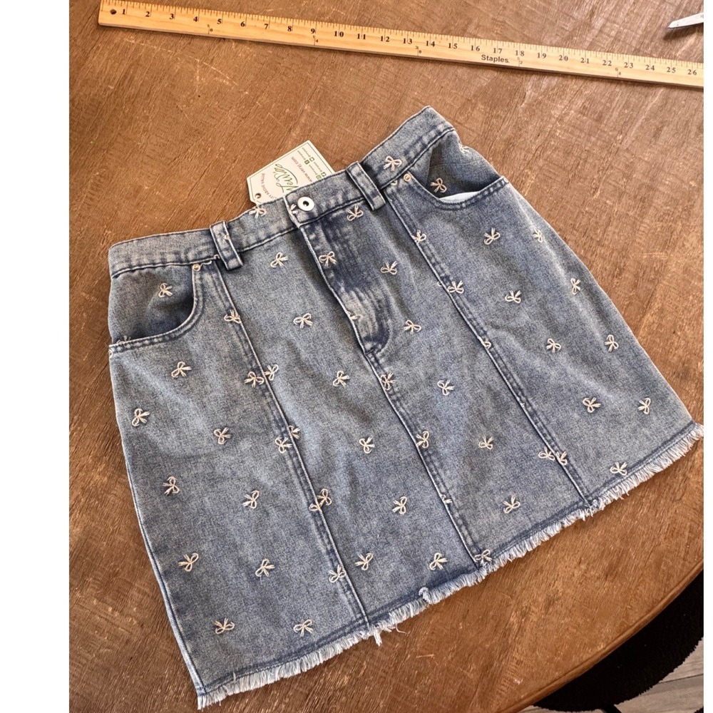 New Very J Bow Embroidered Denim Mini Skirt Indigo Blue Raw Hem Large NS50139